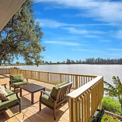 Lake house unit 1 By Dream Vacation