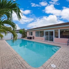 Sun-Filled House with pool By Dream Vacation