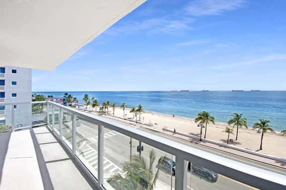 Luxury beachfront Condo By Dream Vacation - Image 1