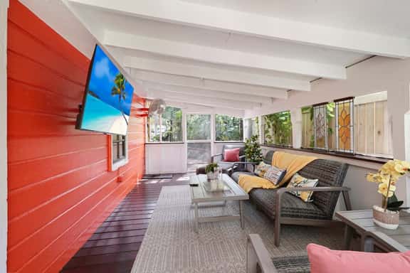 Miami Cottage By Dream Vacation - Image 1