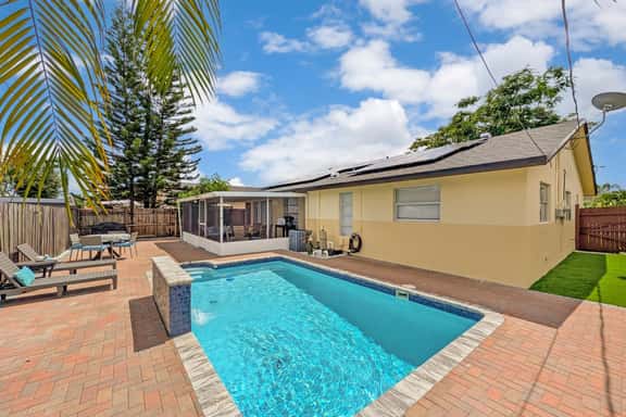 Deerfield Coastal House - Cozy Stay - Image 1
