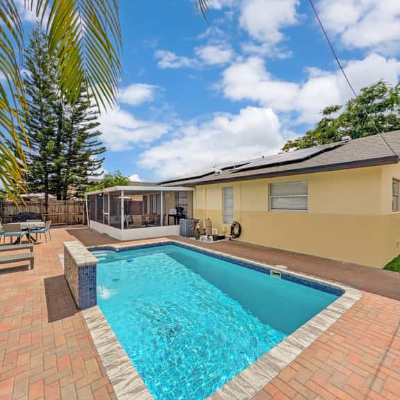 Deerfield Coastal House - Cozy Stay - Image 1