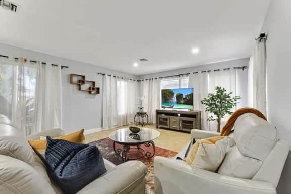 2904 Hollywood