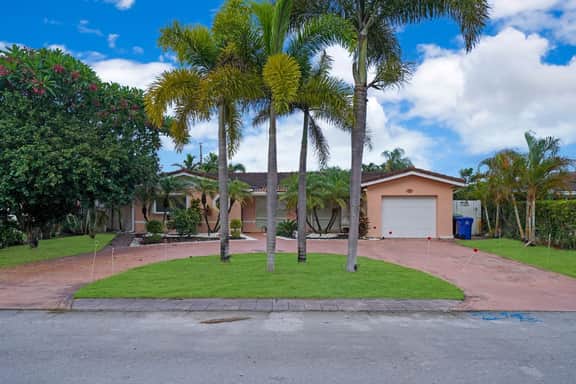 Sun-filled House in Fort Lauderdale