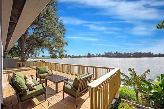 Lake house 1